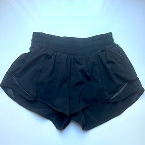 Lululemon Hotty Hot Low-Rise Lined Short 2.5”